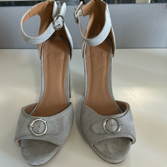 Urban outfitters gray suede heels size 8 - Picture 1 of 7